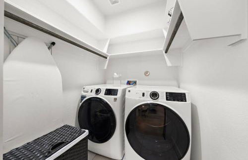 Near DT & Med Center Townhouse WiFi Games Pets - Foto 31