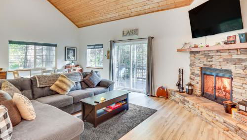 Crestline Home with Deck Less Than 2 Mi to Lake Gregory! - Foto 2