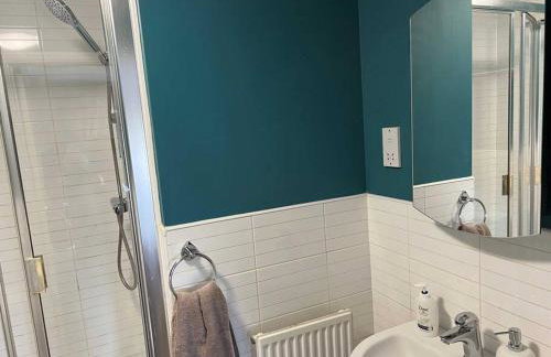 Large 4 Bedroom 3 Bathroom Town House with Secure Parking by Amazing Spaces Relocations Ltd - Foto 35