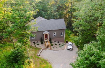 Modern 2 BD cabin with hot tub & Games & Central Loc - Foto 17