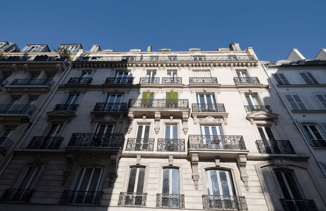 Eiffel Tower Design Residence - Photo 14