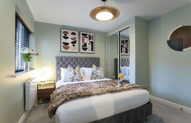 Elliot Oliver - Deluxe Two Bedroom Apartment With Parking & EV Charger - Photo 4