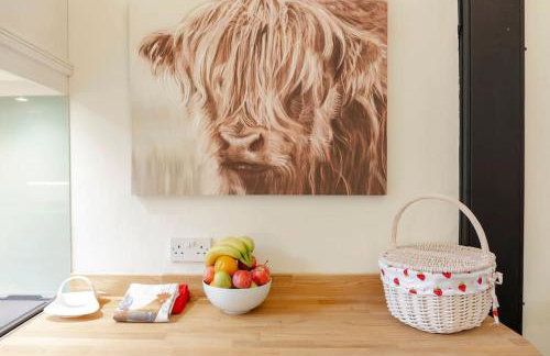 Dorney Windsor Legoland 5 Star Stay for upto 14 guests - Photo 24