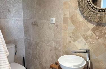 At Stéphanie and Damien's, Charming stone and pool - Foto 24