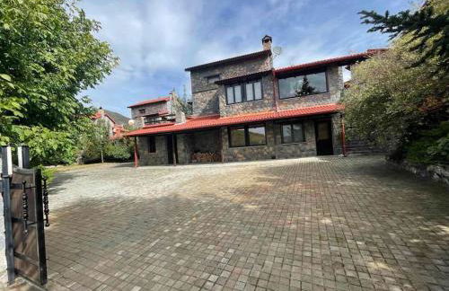 Blessings Chalet στον Παλαιό Άγιο Αθανάσιο με Τζάκι, Barbeque, μεγάλη αυλή και υπέροχη θέα - Foto 11