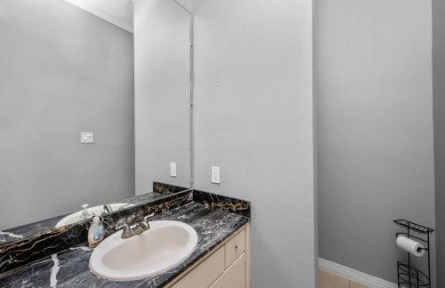 Modern & Chic Montrose Studio - Prime Location & Free Parking - Foto 7
