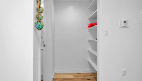 Modern 1BR Loft w Balcony Free Parking Hollywood - Foto 5, wardrobe