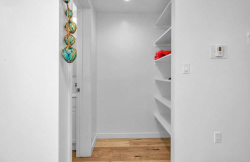 Modern Chic Loft In Hollywood-Koreatown With Parking - Photo 4