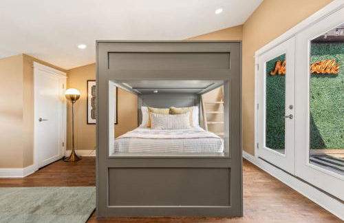 Walk to Vanderbilt and Belmont with Garage and Rooftop Deck - Foto 46