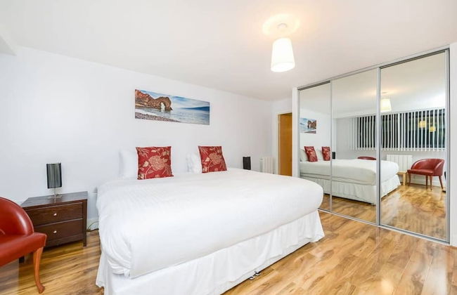 Canary Wharf Luxury Apartments - Photo 24