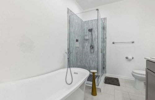 Landmark Lakehouse - luxury living in PLX - Foto 37