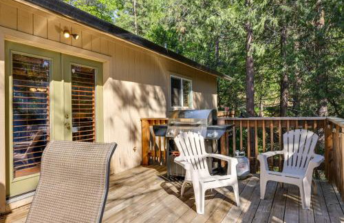 Cozy Mi-Wuk Village Cabin with Deck! - Foto 23