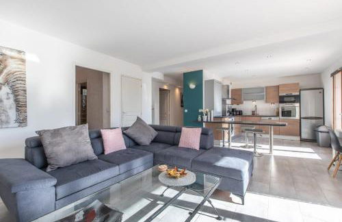 LB Vacation Rentals I Quiet Large 3-Bedroom Apartment with Terrace, Garden & Incredible Mountain View - Foto 3