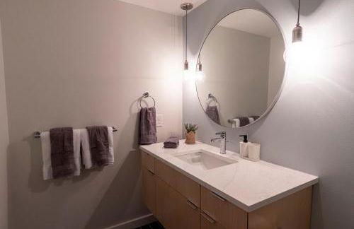 Spacious 2 bed 2 bath Downtown OTR condo minutes walk to the Reds Bengals stadium & more! - Foto 19