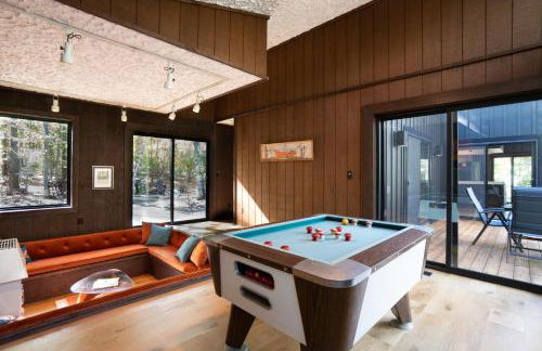 Retro Retreat with Hot Tub, Sauna & Arcade - Foto 19