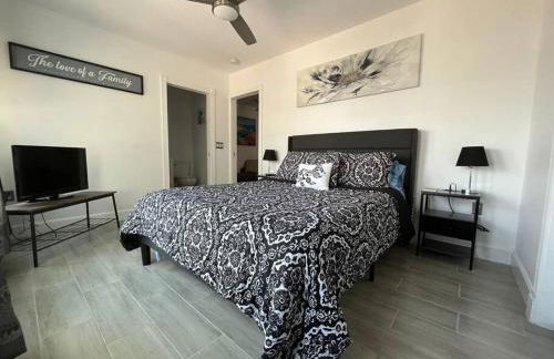 Port Saint Lucie A Little Piece Of Heaven- Peaceful Lake view Apartment- 1 min from I95 and Turnpike - Foto 11