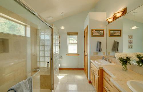 Inviting Manchester Home with Hot Tub Near Beach! - Foto 16