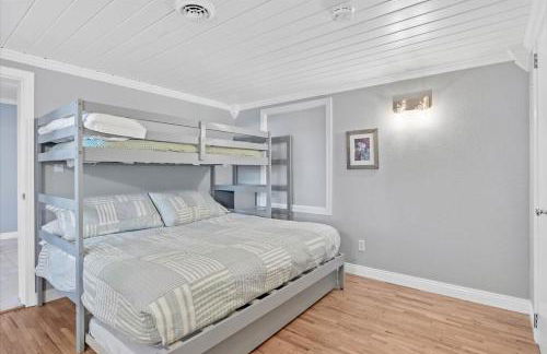 Grand Getaway with Private Dock near Coconuts - Foto 14