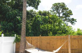 Golfers Paradise 4-hole PUTT-PUTT, Mega Chess with huge backyard, hammock - Photo 36