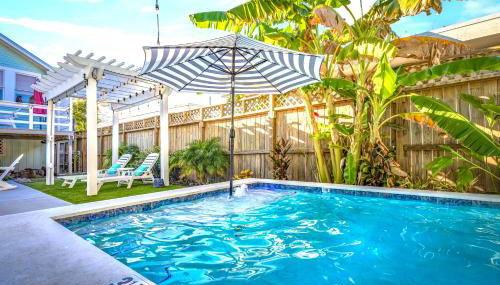 Historic 1926 Summerwind with Heated Pool - 3 Blocks to Beach - Foto 3