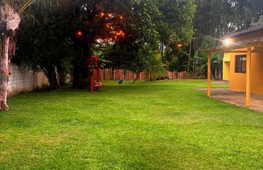 Casa Amarela, 3 Quartos , 15 camas, Acesso rápido às praias - Foto 9