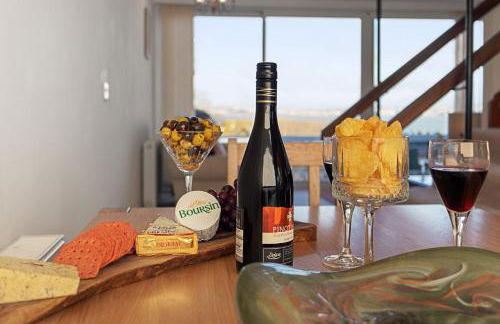 Baywatch Sea View Retreat - Photo 14