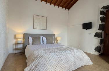 Northeast Azores, Rocha Mar House - Photo 1