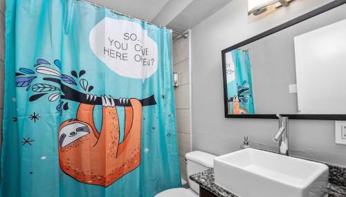 1BR Apt with Fully Equipped Kitchen Close to Major Attractions - Foto 2