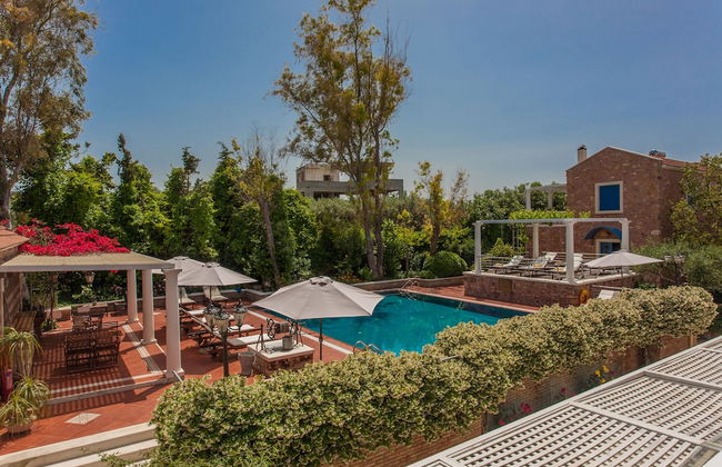 Dine on the Generous Veranda at a Rustic Stone Getaway - Foto 1