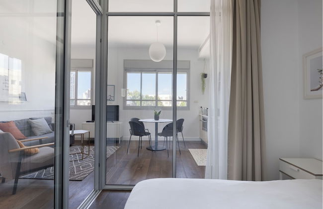 Bauhaus Boutique by TLV2rent - Photo 16