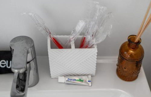 Tranquil Light-Filled Retreat 3BR Ranch - Photo 24