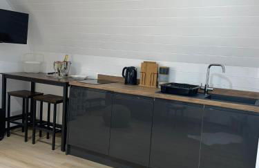 Apex Studio Pod & Jacuzzi Bath - Photo 19