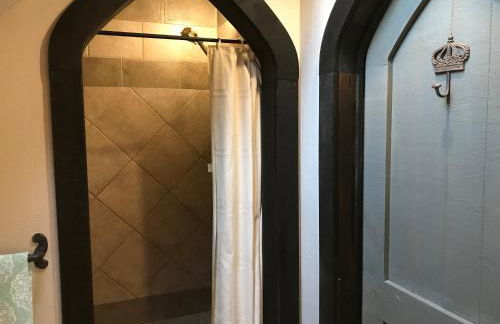 HIGHLANDS CASTLE overlooking Lake George plus 2 other CASTLES & SUITES - Foto 18