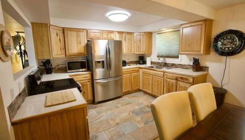 Centrally Located Redmond Retreat with Pool Table - Foto 5