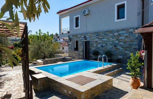 Effie's Maisonette with Detached Studio - Photo 1