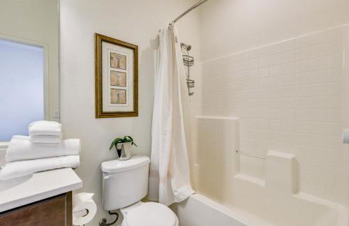 Walk to Public Transit Oceanside Home with Balcony - Photo 20