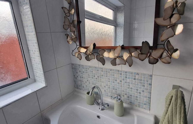 Stylishly Designed House Dartford - Foto 25