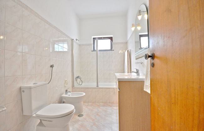 Close to Amenities, Free air Conditioning and Wi-fi - Foto 11