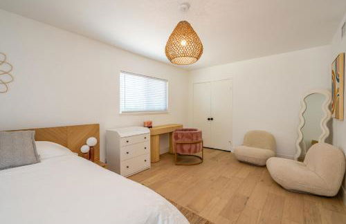 Newly remodeled home w pool & private back yard - Foto 27