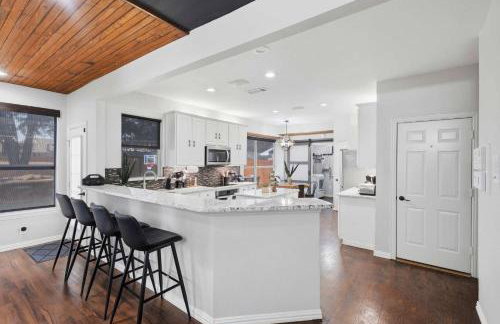 5-BD Vacation Retreat w Pool & Ping Pong - Foto 8