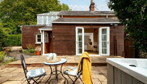 Luxurious Snowdrop Cabin with Private Hot Tub - Foto 2, Garden