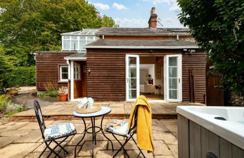 Luxurious Snowdrop Cabin with Private Hot Tub - Photo 2