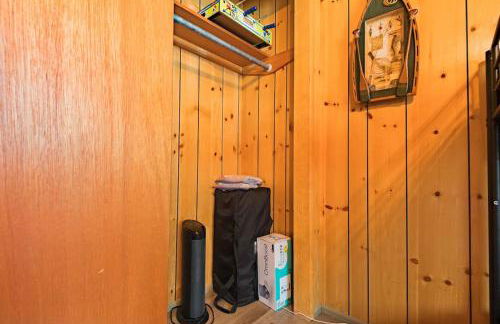 Tranquil Retreat with Fenced Backyard, Hot tub & Bar - Foto 40