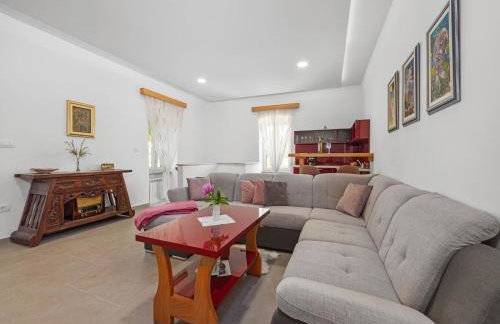 Charming Villa with Pool - Foto 2