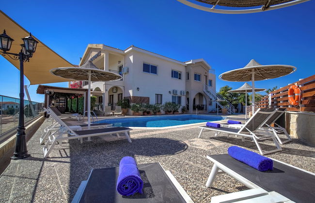 Hill View Restaurant & Apartments - Photo 53