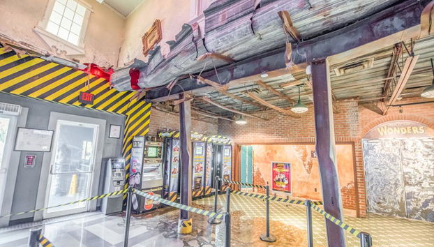 WonderWorks Outta Control Dinner Show - Photo 3