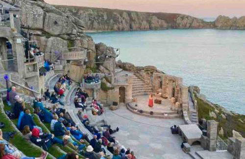 Spacious home with panoramic sea view, free parking EV & large garden - Photo 29