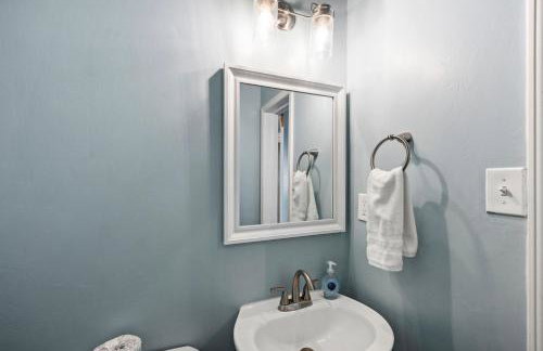 The Starboard at M Historic Lost Bayou Retreat Walk to Beach Sleeps 6 - Foto 28