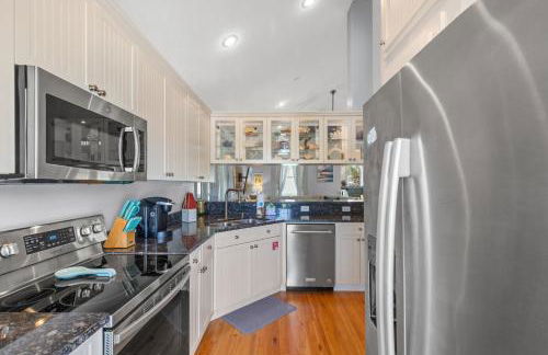 Seafoam – Beautiful 3BR Home with Heated Private Pool - 4 Min Walk to Beach! - Foto 5