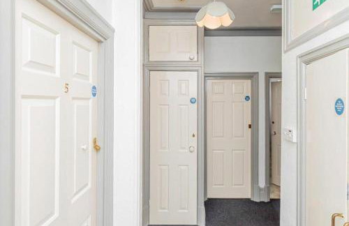 Contractor Stay above bar and restaurant - Foto 17